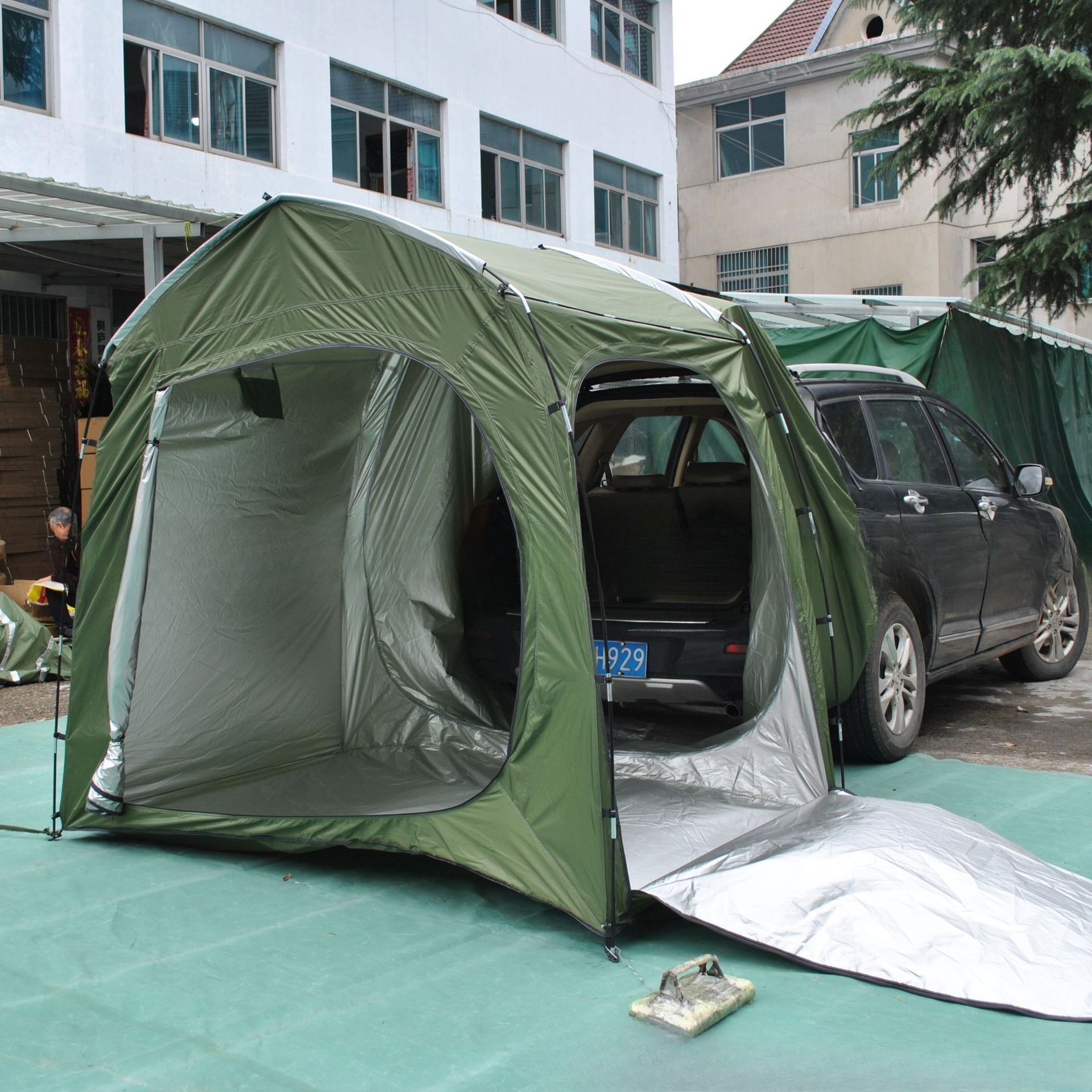 Easy to store full-model rear  - огляд і ціна Emergency Mylar Tent